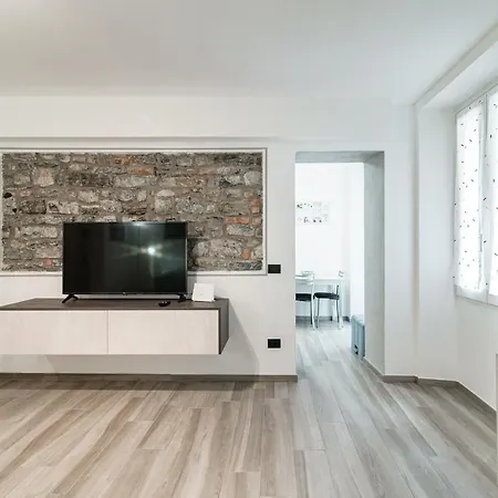 Olimpia Via Vitani - The House Of Travelers شقة كومو