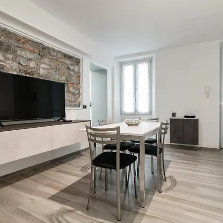 Olimpia Via Vitani - The House Of Travelers شقة كومو