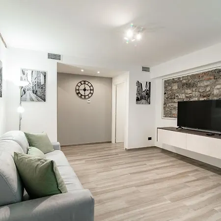 Olimpia Via Vitani - The House Of Travelers *