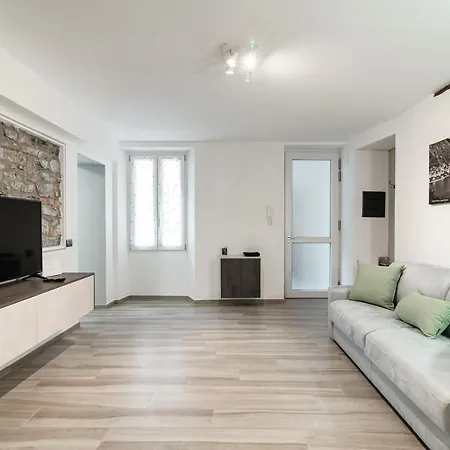 Olimpia Via Vitani - The House Of Travelers * كومو