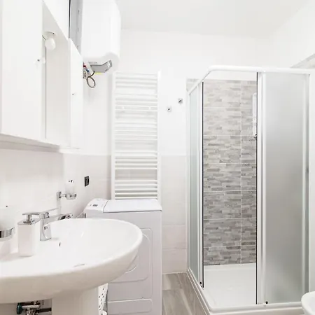 Olimpia Via Vitani - The House Of Travelers كومو