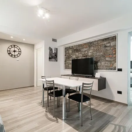 Olimpia Via Vitani - The House Of Travelers *